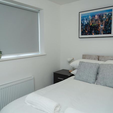 Double Bedroom Near Etihad And Coop Live With Free Parking, Shared Kitchen & Bathroom Манчестер Экстерьер фото