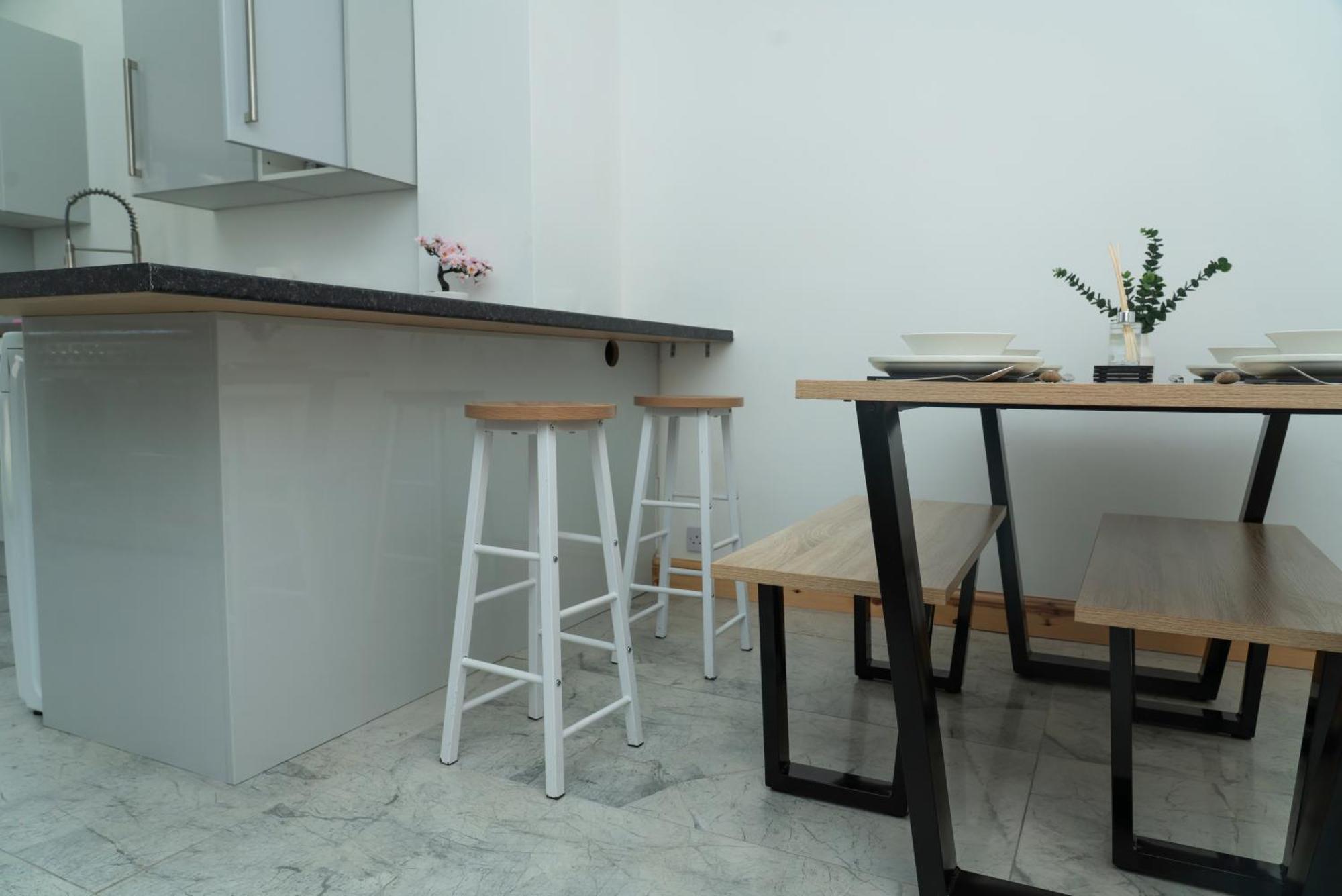 Double Bedroom Near Etihad And Coop Live With Free Parking, Shared Kitchen & Bathroom Манчестер Экстерьер фото