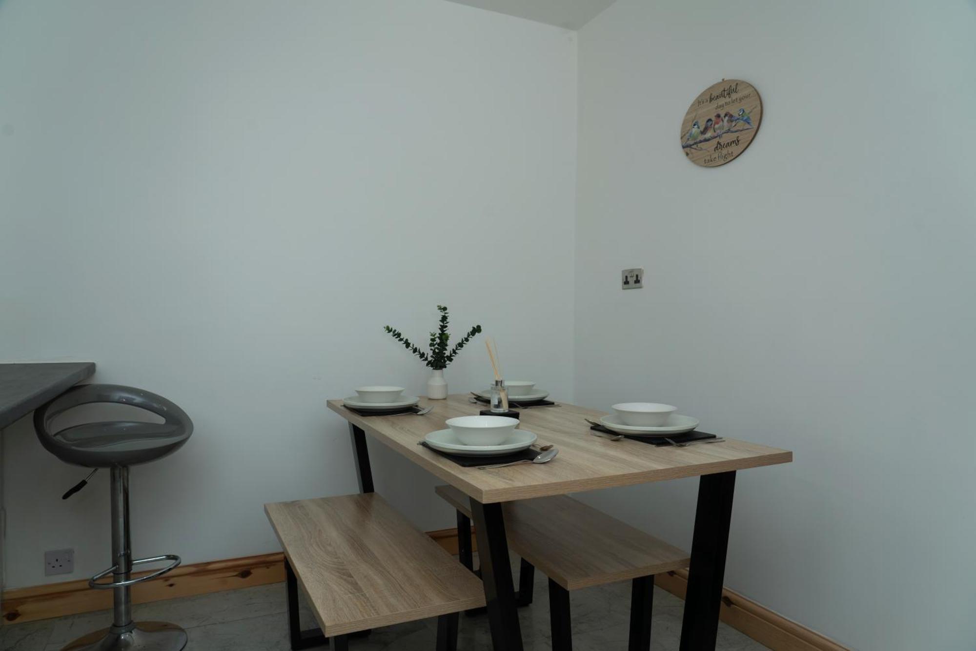 Double Bedroom Near Etihad And Coop Live With Free Parking, Shared Kitchen & Bathroom Манчестер Экстерьер фото