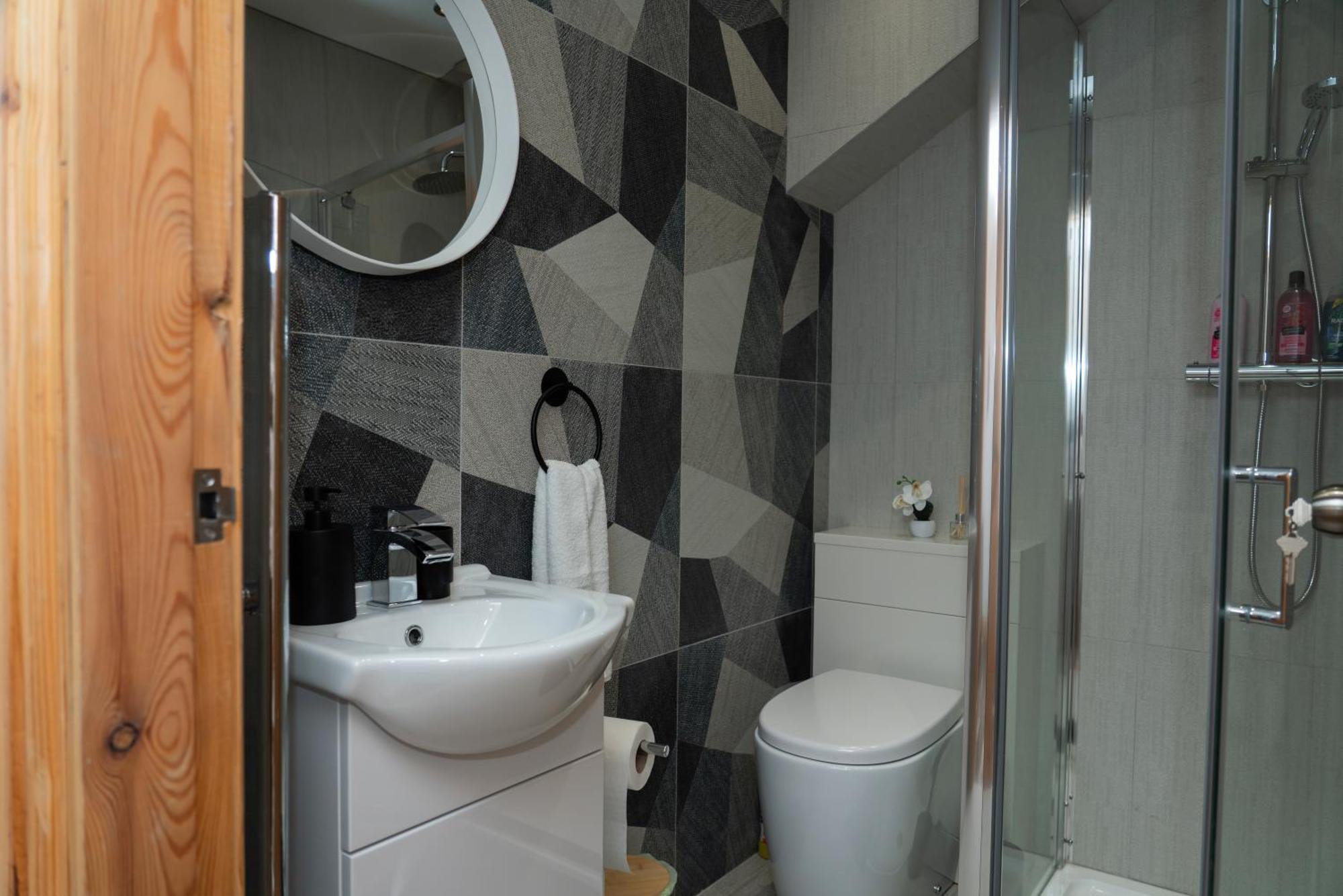 Double Bedroom Near Etihad And Coop Live With Free Parking, Shared Kitchen & Bathroom Манчестер Экстерьер фото