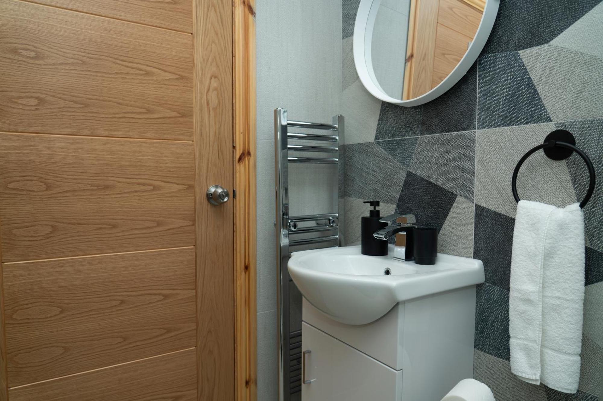 Double Bedroom Near Etihad And Coop Live With Free Parking, Shared Kitchen & Bathroom Манчестер Экстерьер фото